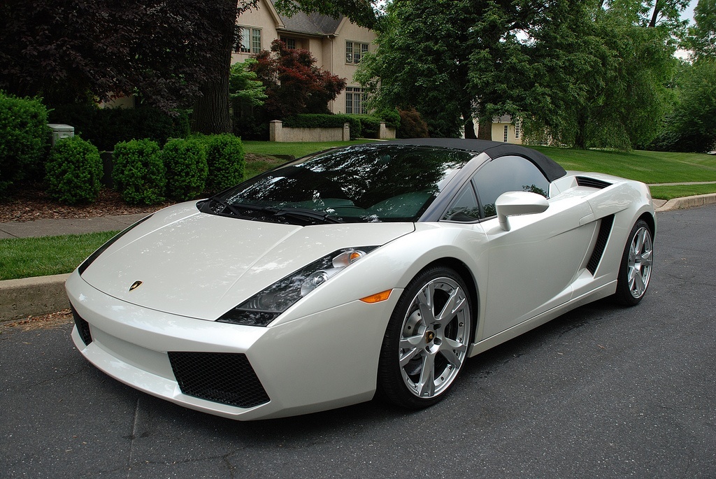 White Lamborghini Gallardo Spyder